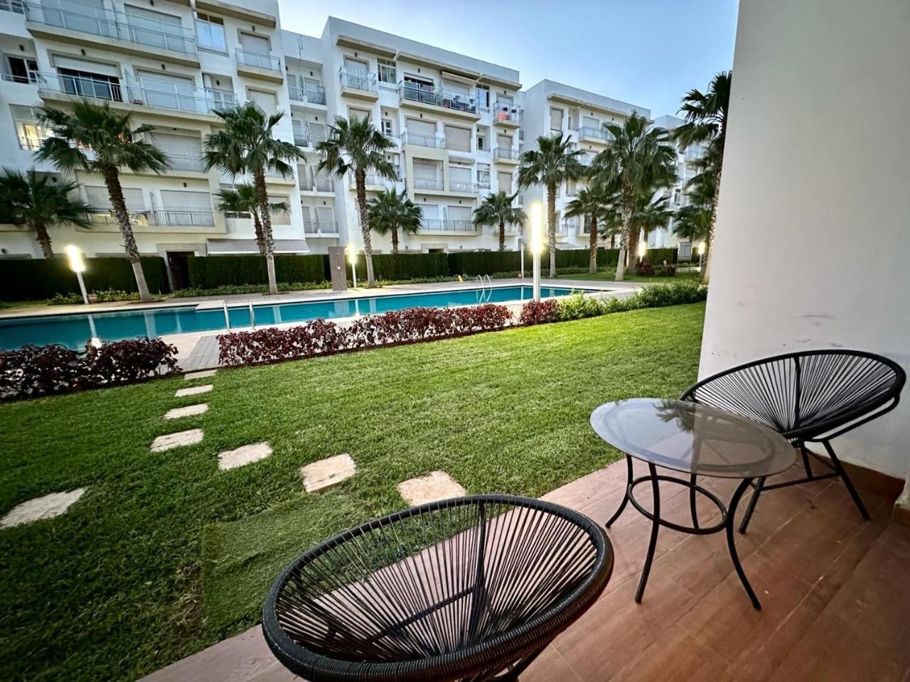 Apparemment De Luxe Vue Piscine Appartement *