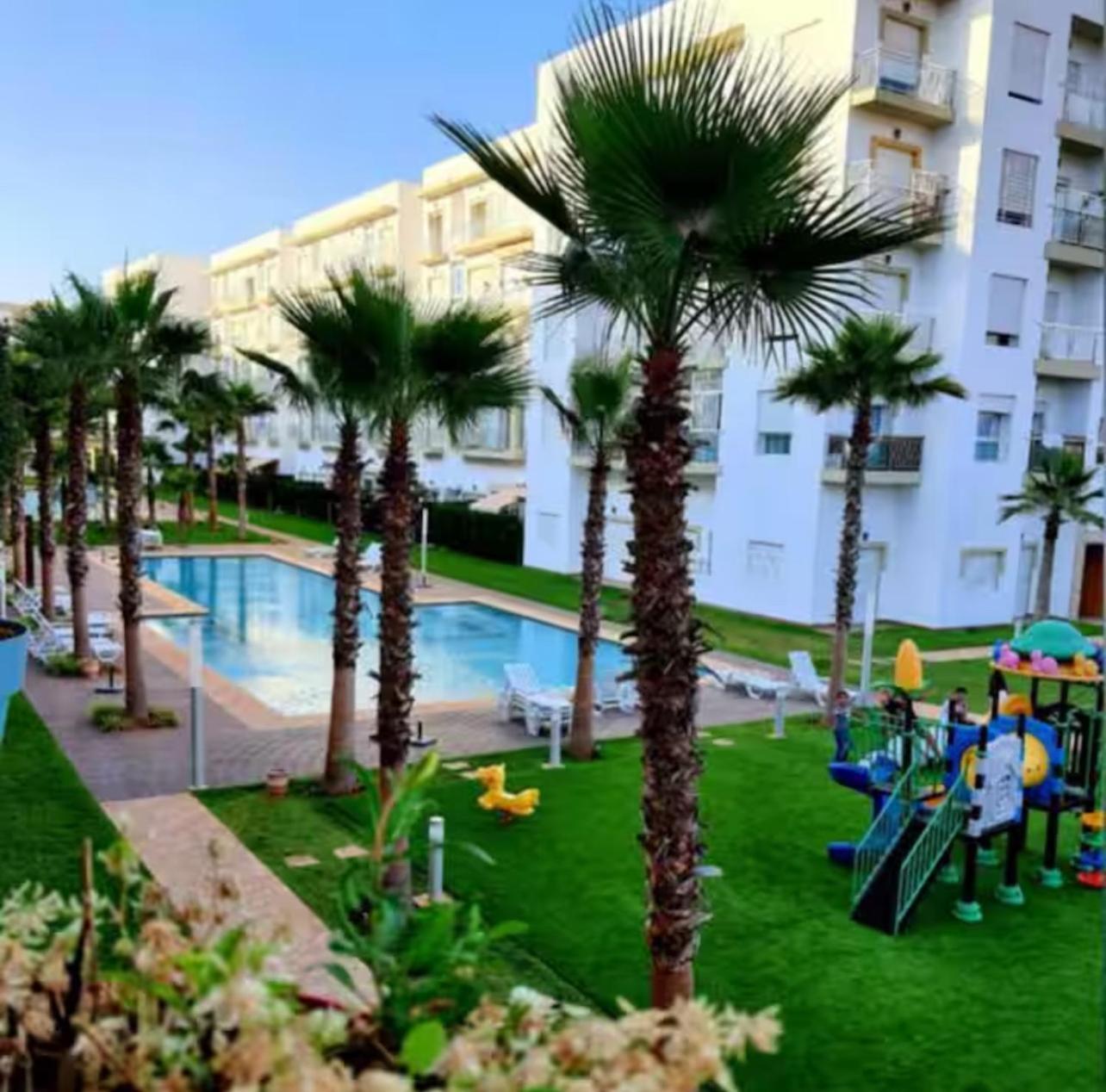 Apparemment De Luxe Vue Piscine *