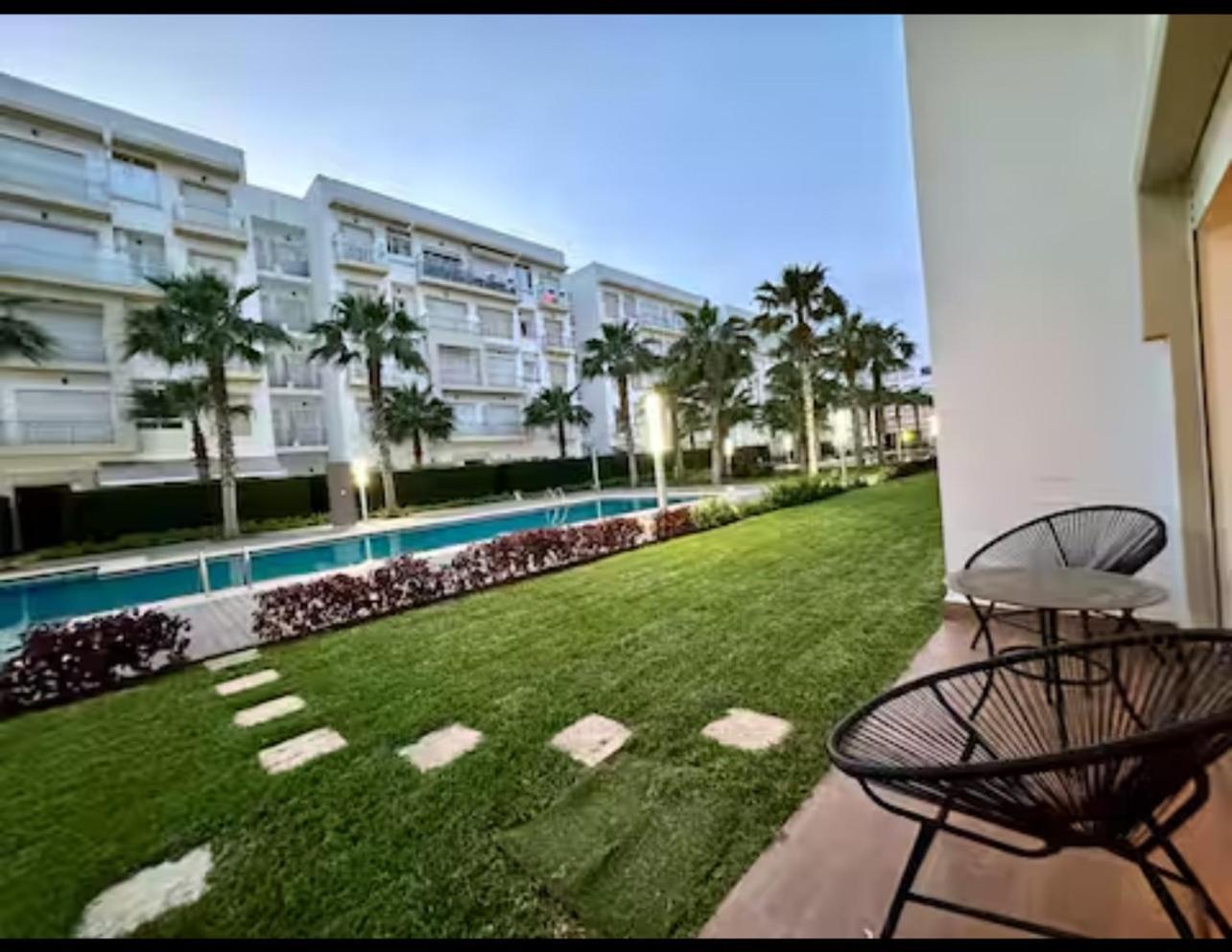 Apparemment De Luxe Vue Piscine Appartement Bouznika