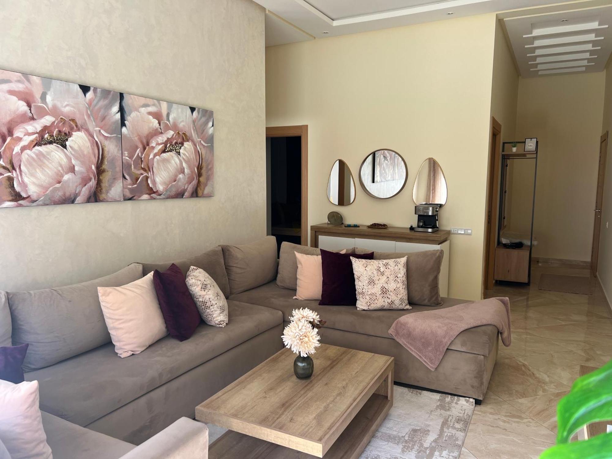 Apparemment De Luxe Vue Piscine Bouznika